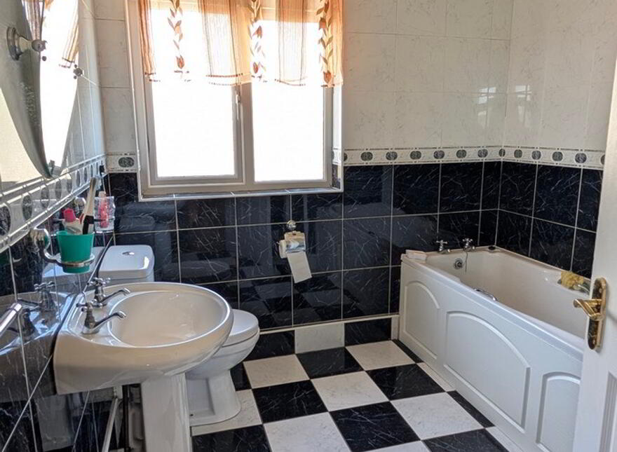 30 Cnoc An Iúir, Drumshanbo, N41PX28