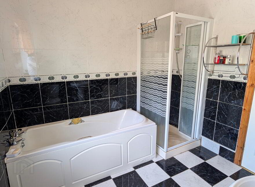 30 Cnoc An Iúir, Drumshanbo, N41PX28