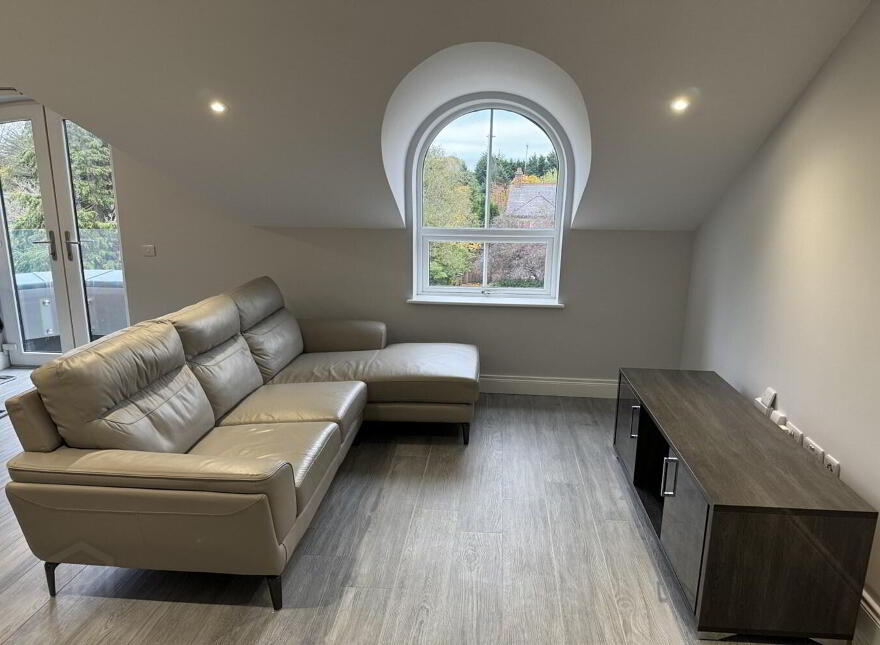 Apt 9 Balmoral Park Mews, 15 Upper Lisburn Road, Belfast, BT10 0GW