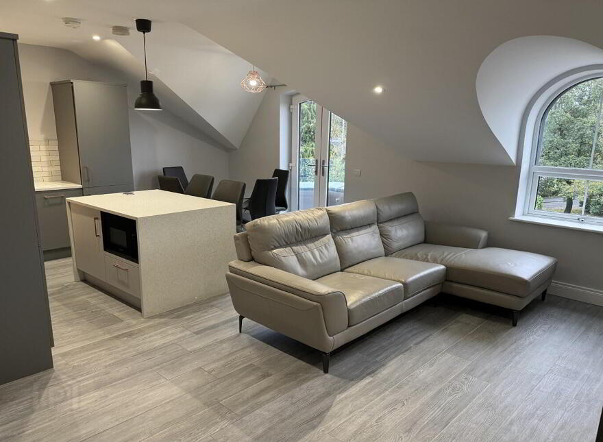 Apt 9 Balmoral Park Mews, 15 Upper Lisburn Road, Belfast, BT10 0GW