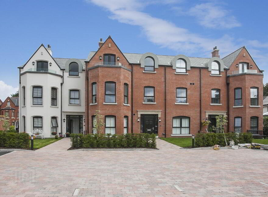 Apt 9 Balmoral Park Mews, 15 Upper Lisburn Road, Belfast, BT10 0GW