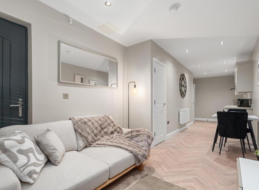Apt 1, 225a Albertbridge Road, Belfast, BT5 4PX