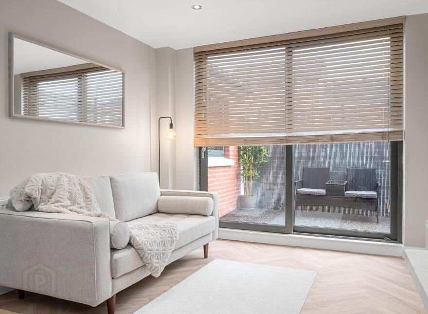 Apt 2, 225a Albertbridge Road, Belfast, BT5 4PX