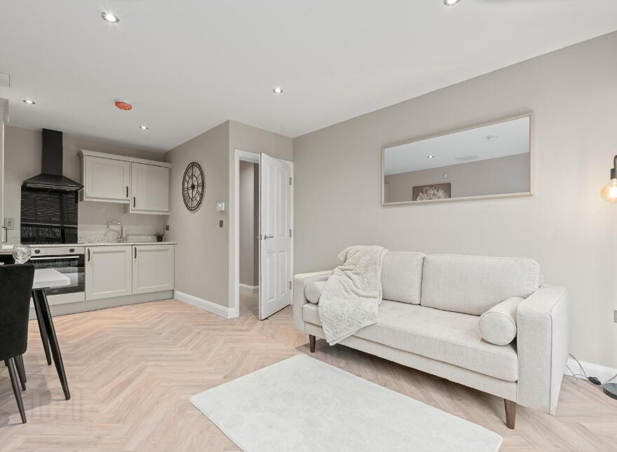 Apt 2, 225a Albertbridge Road, Belfast, BT5 4PX