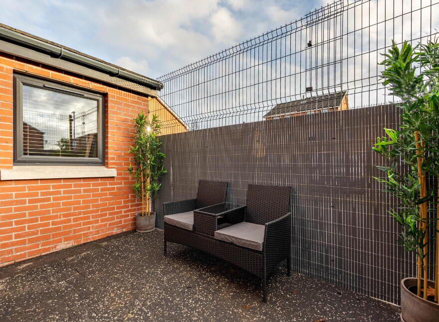 Apt 2, 225a Albertbridge Road, Belfast, BT5 4PX
