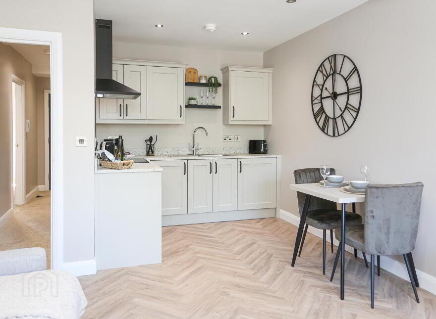 Apt 3, 225a Albertbridge Road, Belfast, BT5 4PX