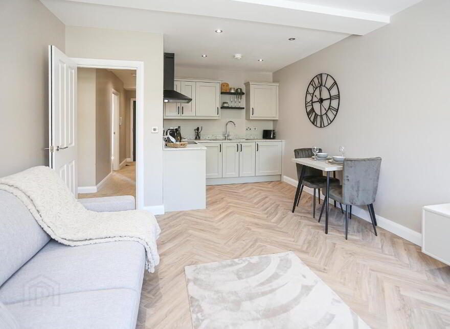 Apt 3, 225a Albertbridge Road, Belfast, BT5 4PX
