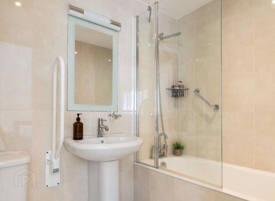 Apartment 7 Sandycove House Newtownsmith, Sandycove, A96RD80