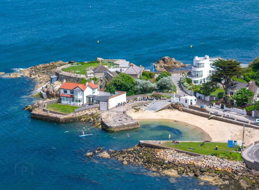 Apartment 7 Sandycove House Newtownsmith, Sandycove, A96RD80