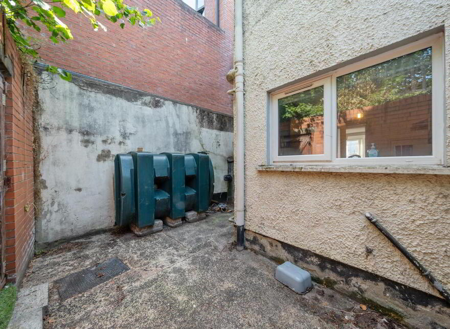 153 Falls Road, Belfast, BT12 6AF