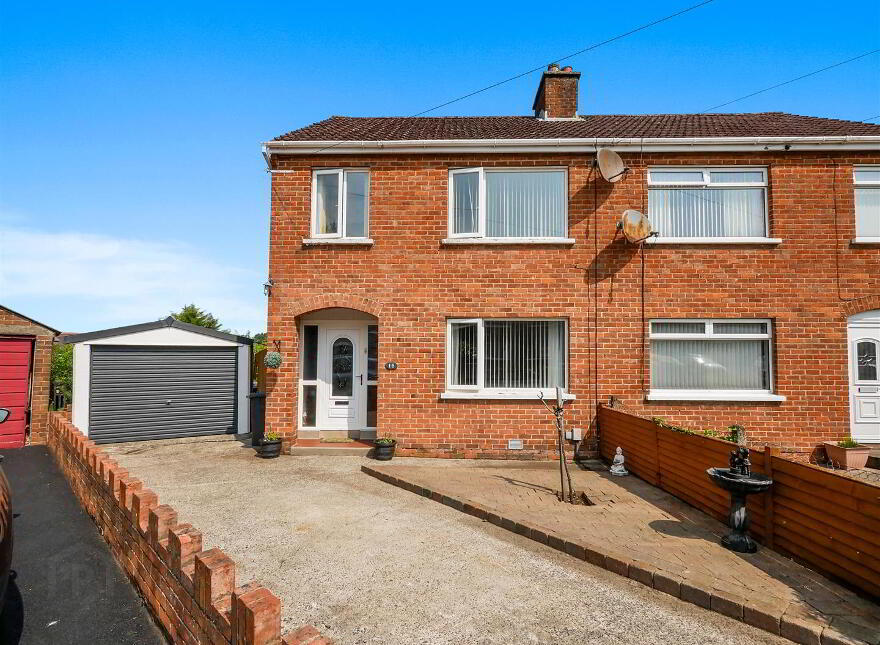 16 Glensharragh Gardens, Upper Knockbreda Road, Belfast, BT6 9PE photo