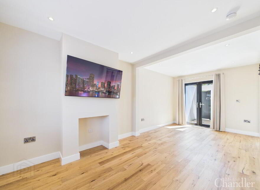 87 Ravenhill Gardens, Belfast, BT6 8GQ