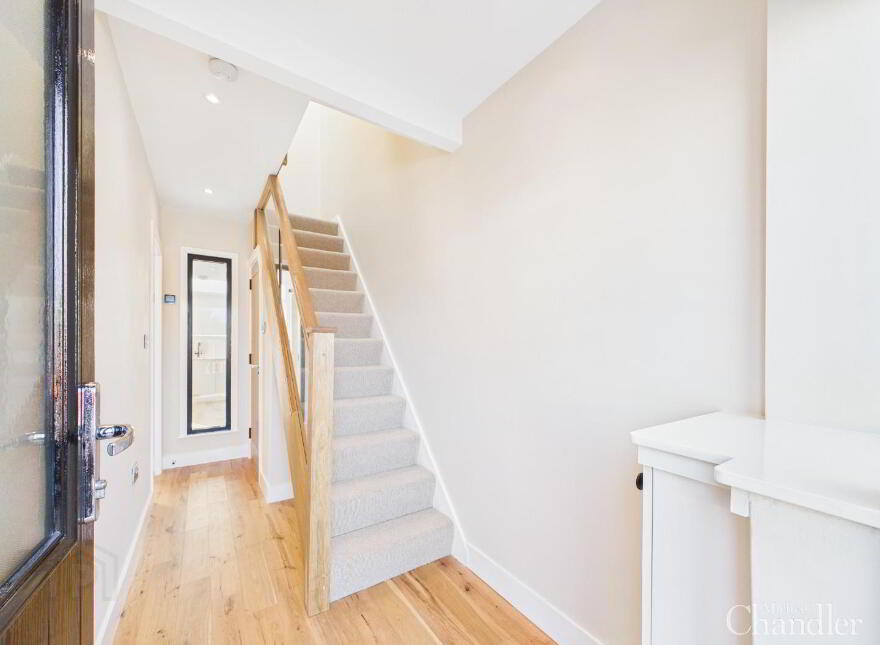 87 Ravenhill Gardens, Belfast, BT6 8GQ