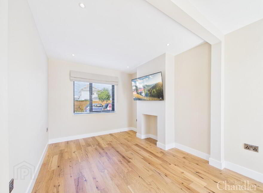 87 Ravenhill Gardens, Belfast, BT6 8GQ