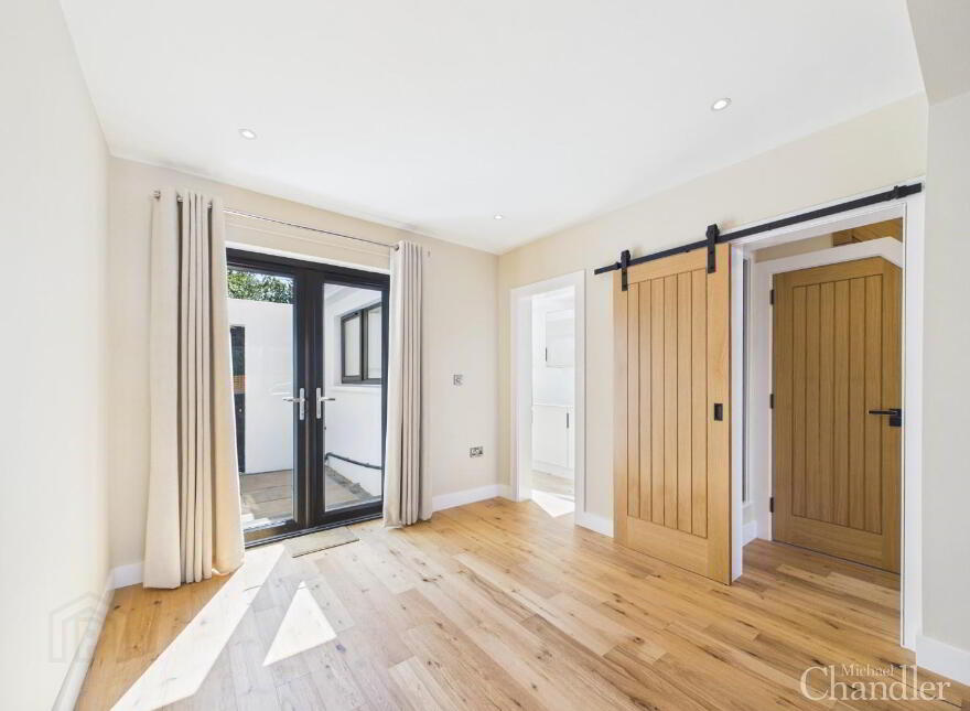 87 Ravenhill Gardens, Belfast, BT6 8GQ