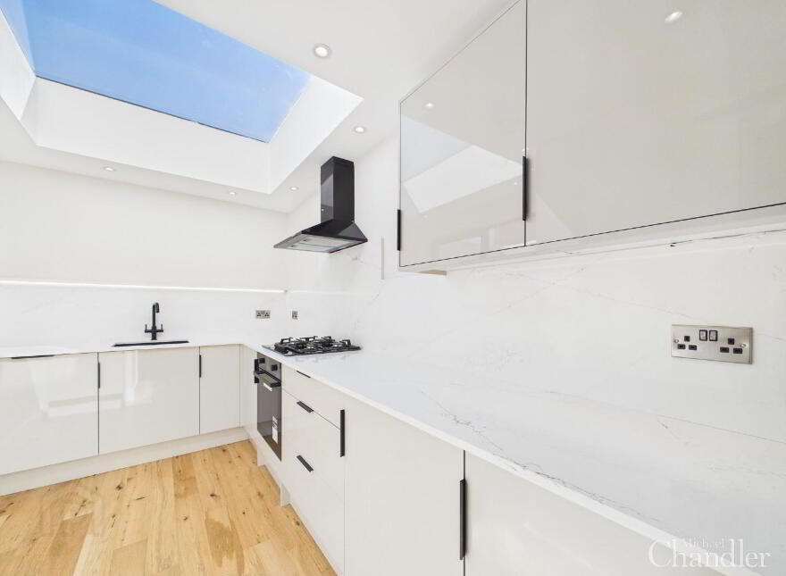 87 Ravenhill Gardens, Belfast, BT6 8GQ