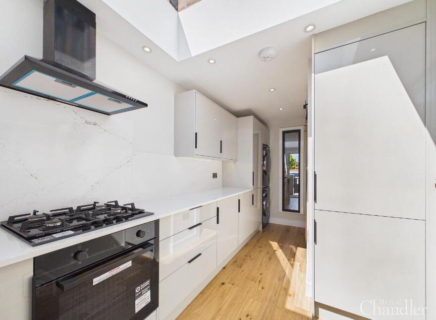 87 Ravenhill Gardens, Belfast, BT6 8GQ