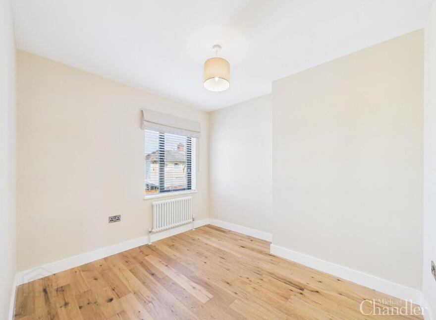 87 Ravenhill Gardens, Belfast, BT6 8GQ