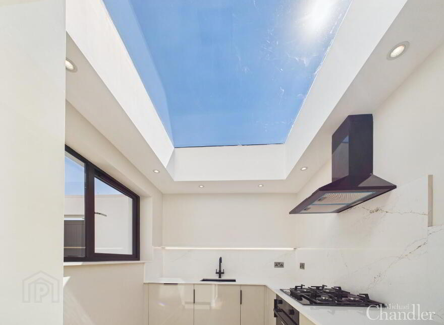 87 Ravenhill Gardens, Belfast, BT6 8GQ