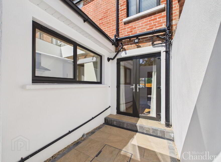 87 Ravenhill Gardens, Belfast, BT6 8GQ