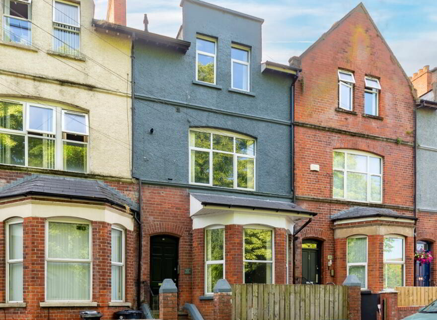 54 Castleton Gardens, Belfast, BT15 3BY photo