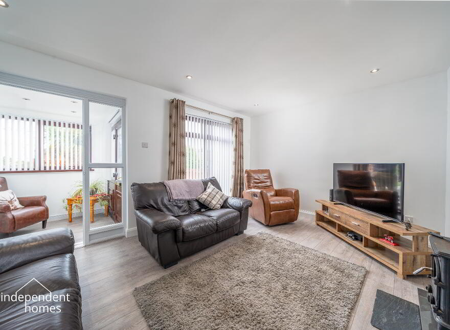 14 Britannia Crescent, Larne, BT40 1TW