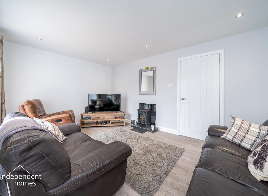 14 Britannia Crescent, Larne, BT40 1TW