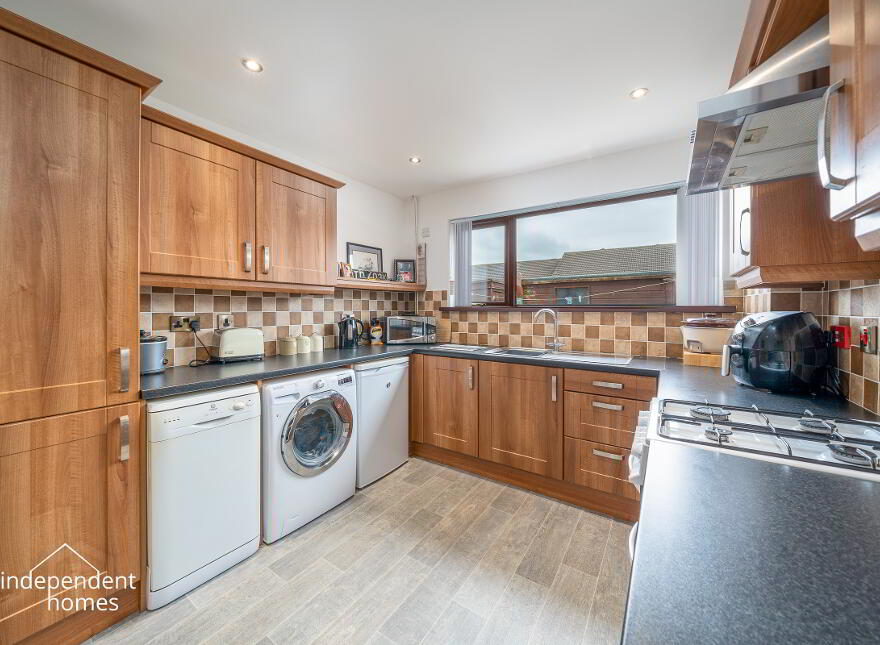 14 Britannia Crescent, Larne, BT40 1TW