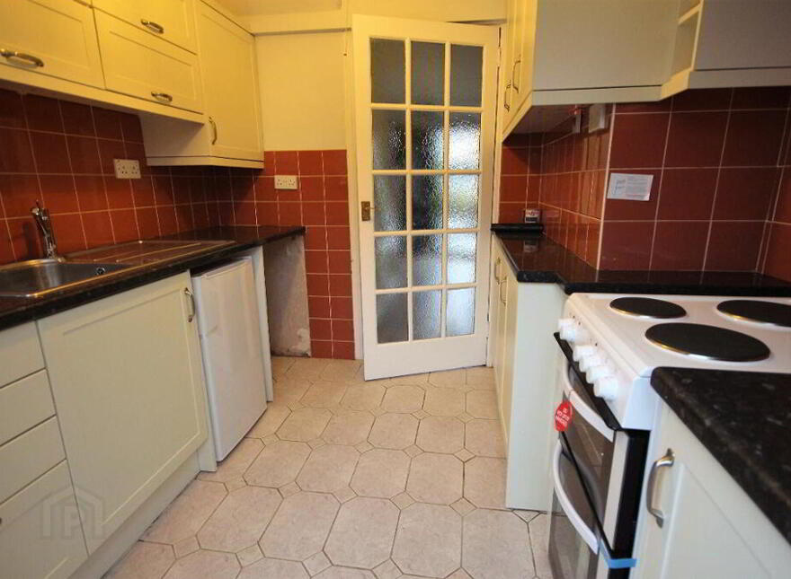 28 Twaddell Avenue, Belfast, BT13 3LE