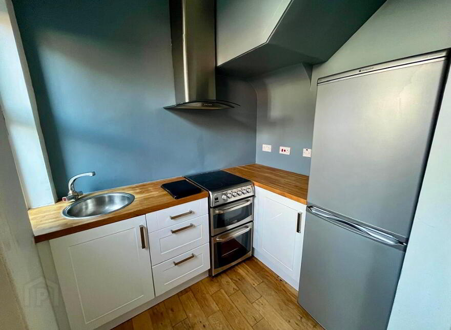 12 Sandown Drive, Ballyhackamore, Belfast, BT5 6GZ