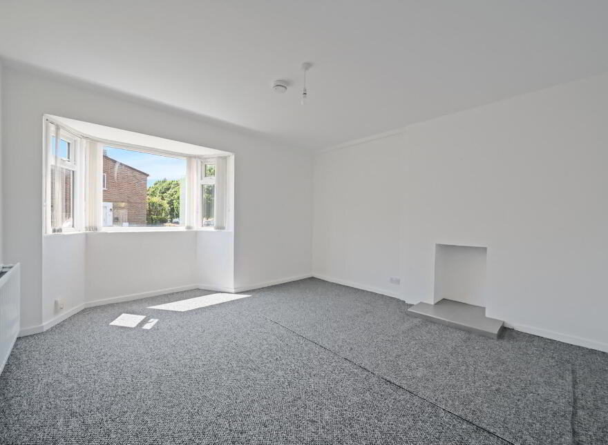 9 Thornhill Parade, Belfast, BT5 7AT