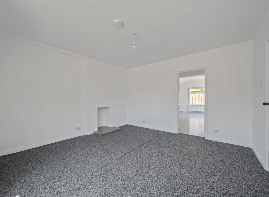 9 Thornhill Parade, Belfast, BT5 7AT