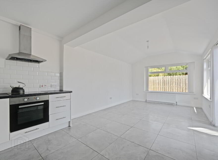 9 Thornhill Parade, Belfast, BT5 7AT