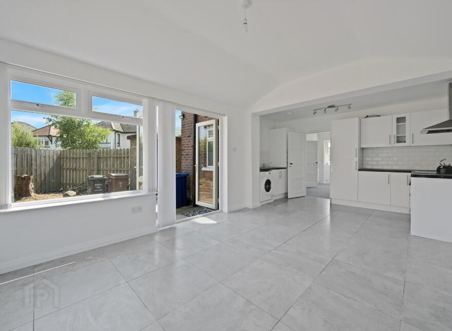9 Thornhill Parade, Belfast, BT5 7AT