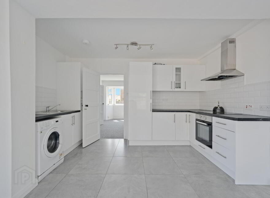 9 Thornhill Parade, Belfast, BT5 7AT