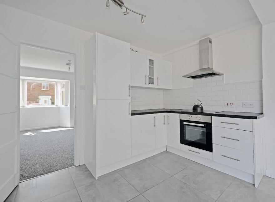 9 Thornhill Parade, Belfast, BT5 7AT