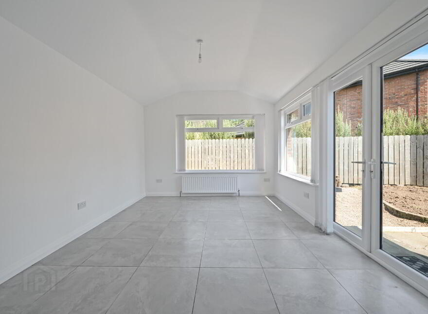 9 Thornhill Parade, Belfast, BT5 7AT