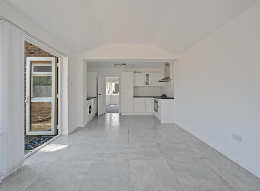 9 Thornhill Parade, Belfast, BT5 7AT
