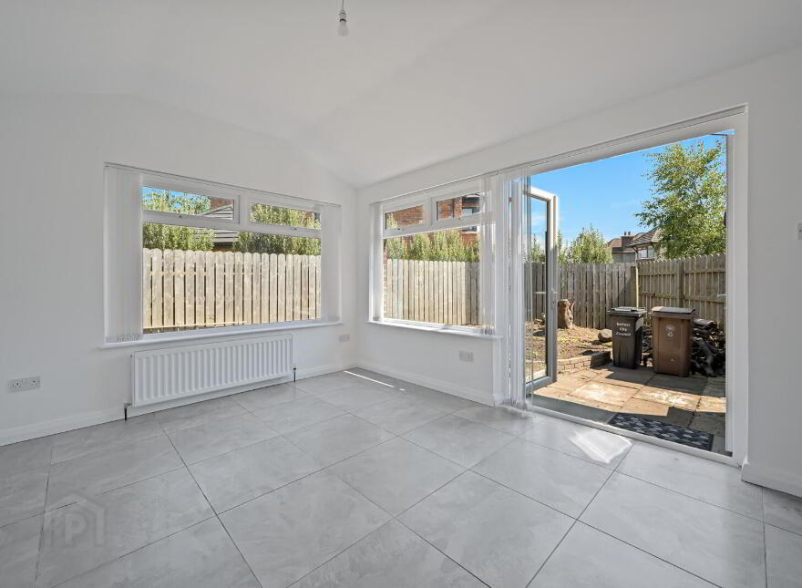 9 Thornhill Parade, Belfast, BT5 7AT