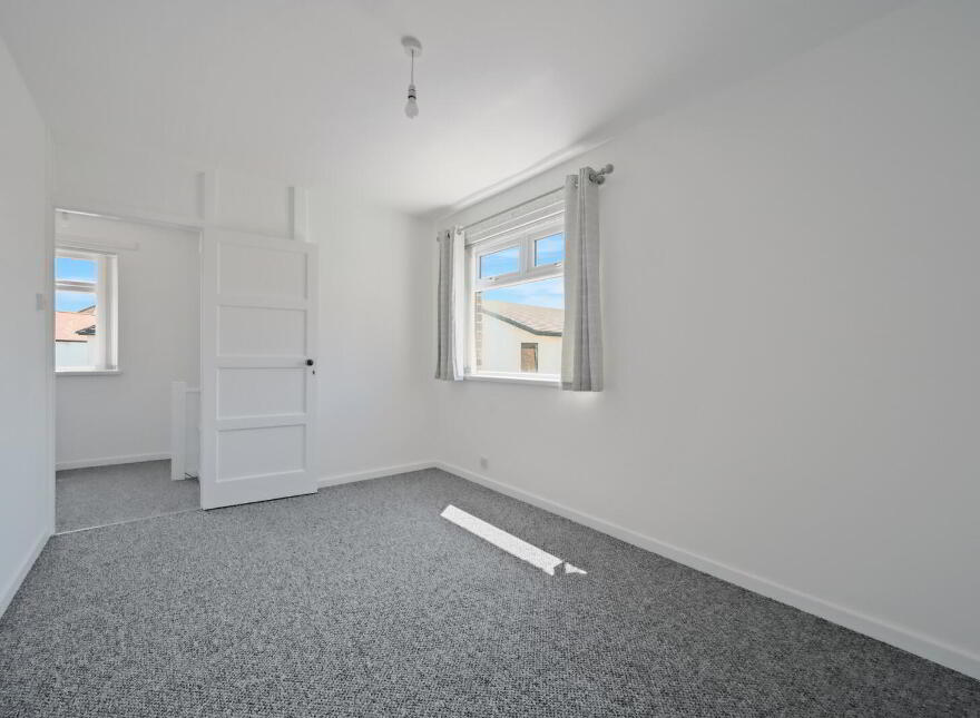 9 Thornhill Parade, Belfast, BT5 7AT