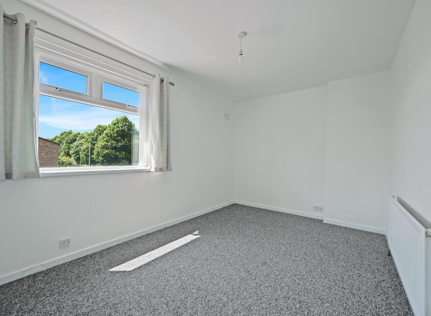 9 Thornhill Parade, Belfast, BT5 7AT