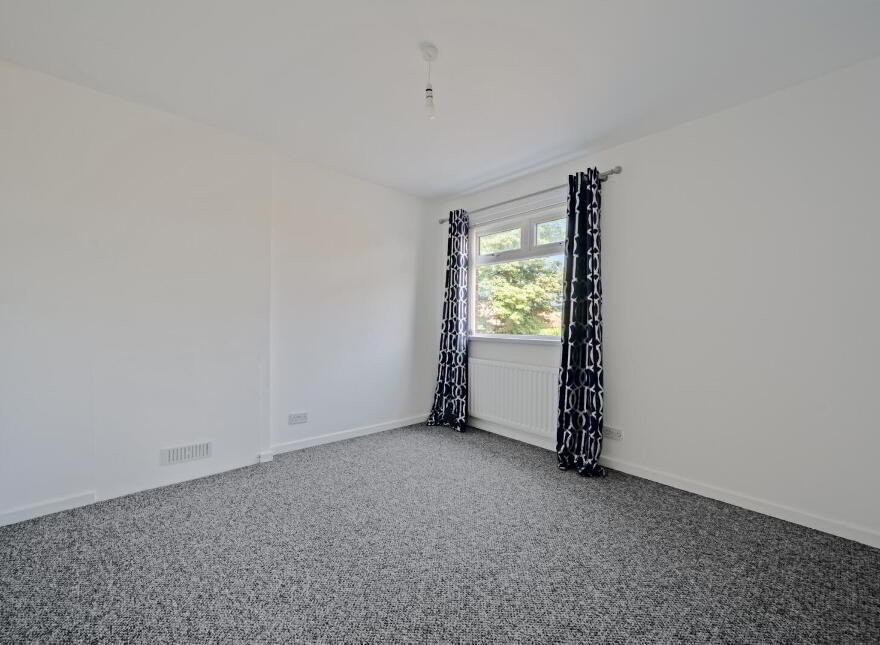 9 Thornhill Parade, Belfast, BT5 7AT