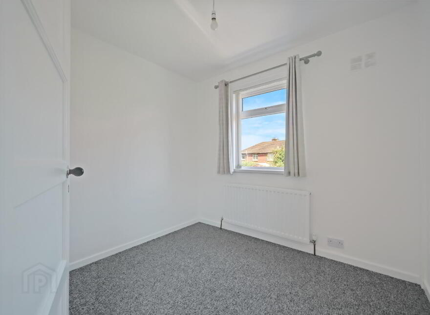 9 Thornhill Parade, Belfast, BT5 7AT