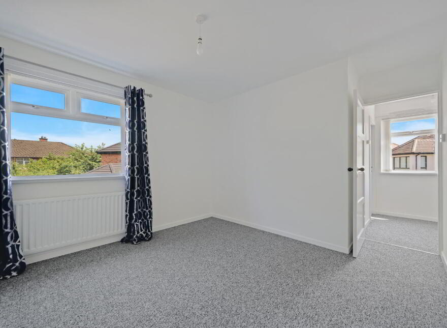 9 Thornhill Parade, Belfast, BT5 7AT