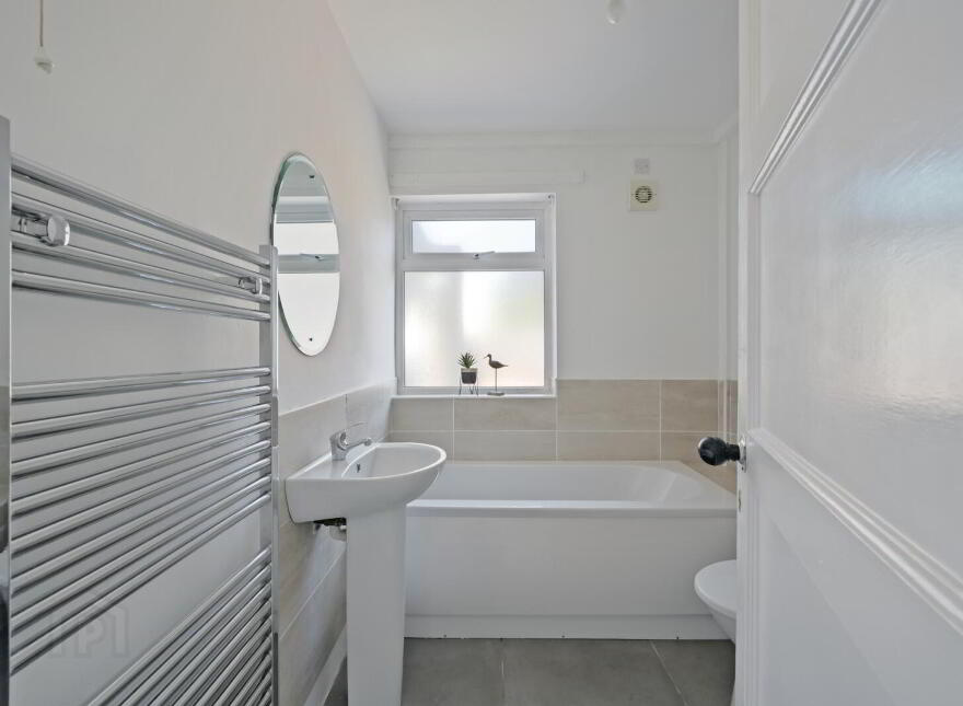 9 Thornhill Parade, Belfast, BT5 7AT