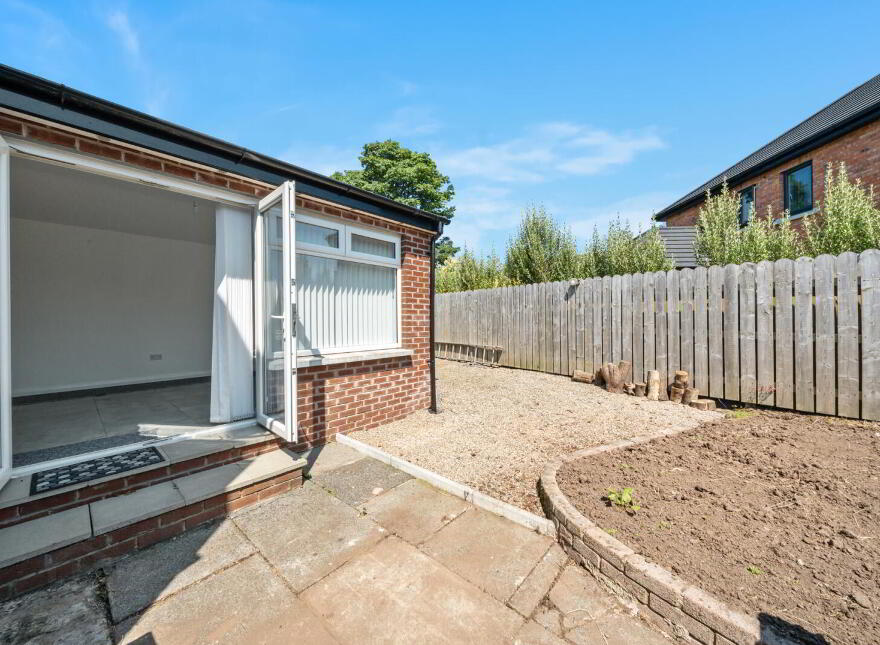 9 Thornhill Parade, Belfast, BT5 7AT