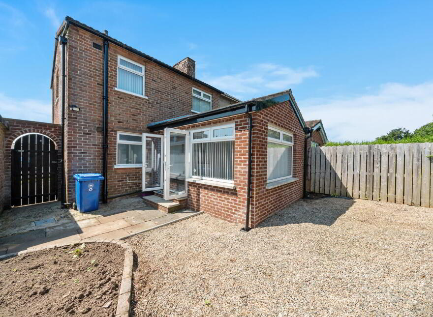 9 Thornhill Parade, Belfast, BT5 7AT