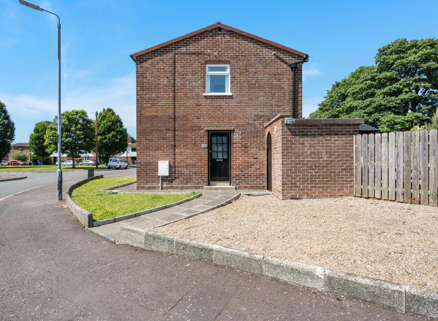 9 Thornhill Parade, Belfast, BT5 7AT