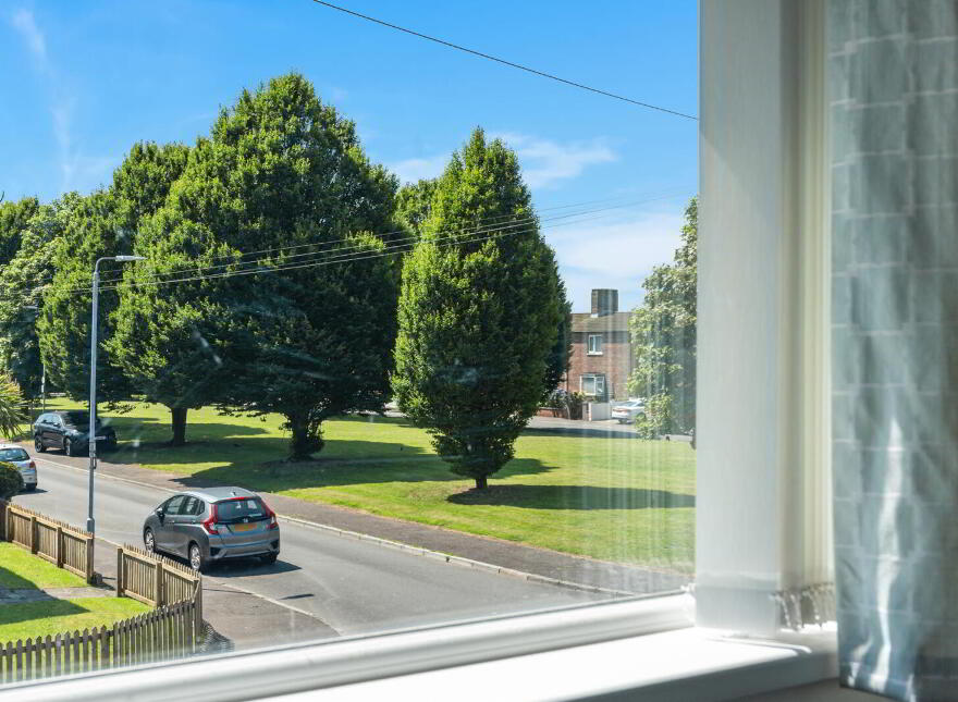 9 Thornhill Parade, Belfast, BT5 7AT