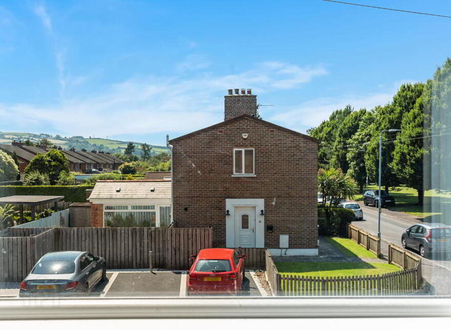 9 Thornhill Parade, Belfast, BT5 7AT
